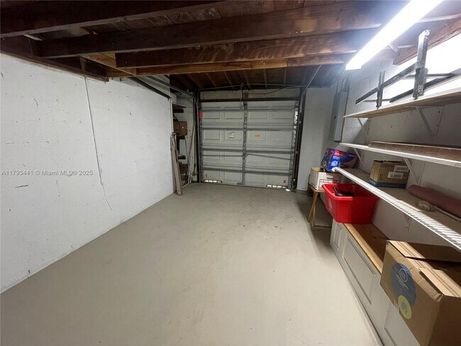 Building Photo - 401 Savona Ave