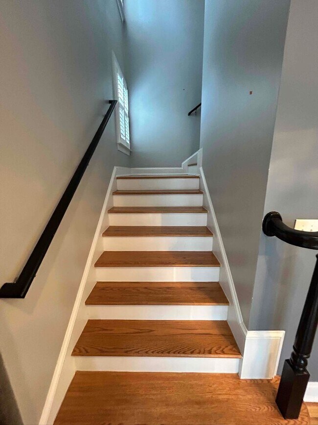 Building Photo - Elegant Intown Living in Carlyle Park – Beautiful 3BR/3.5BA Townhome