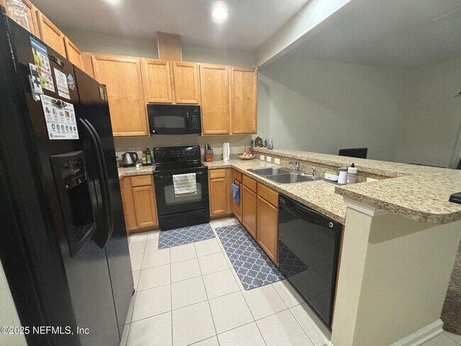 Building Photo - 13339 Solar Dr