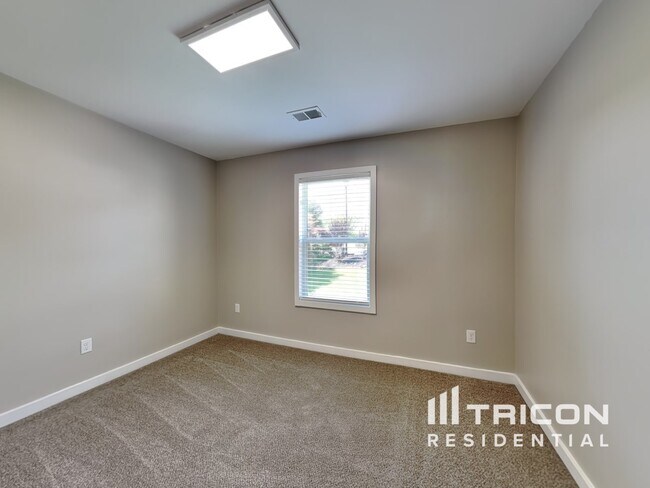 Building Photo - 1751 Miller Springs Dr