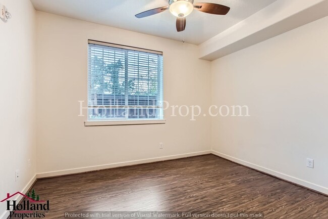 Building Photo - Cute 2 bedroom ground floor Condo located ...