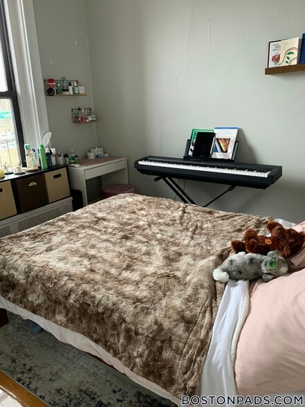 Building Photo - 35 Brookline St