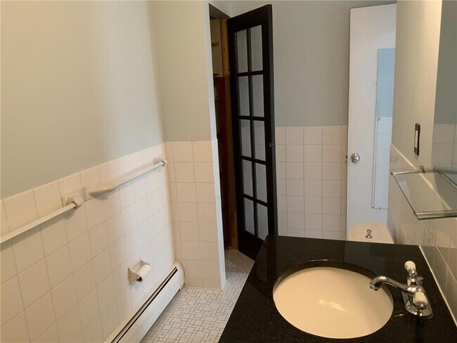 Building Photo - 520 Ridgewood Ave