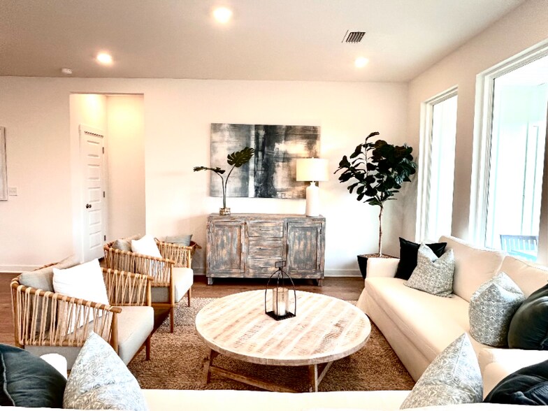 Building Photo - 3823 Casita Cir