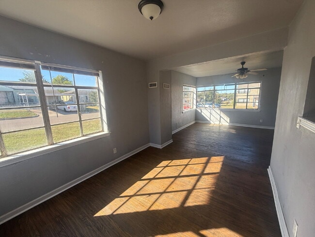 Building Photo - 2-Bedroom Townhome with Wood Floors