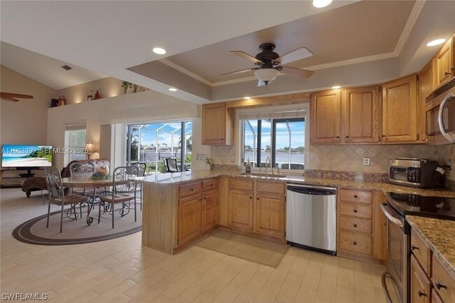 Building Photo - 407 SW 37th St