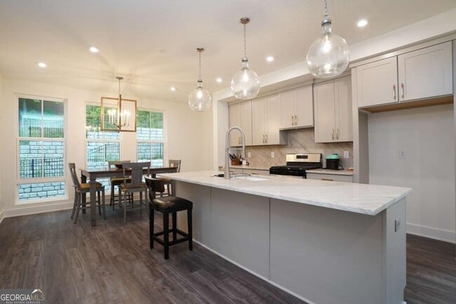 Building Photo - 1815 Gotham Ln NE
