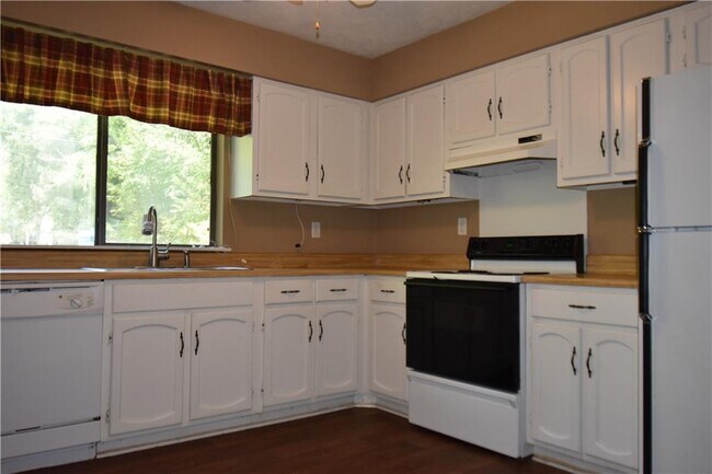 Building Photo - 404 Jon Scott Dr