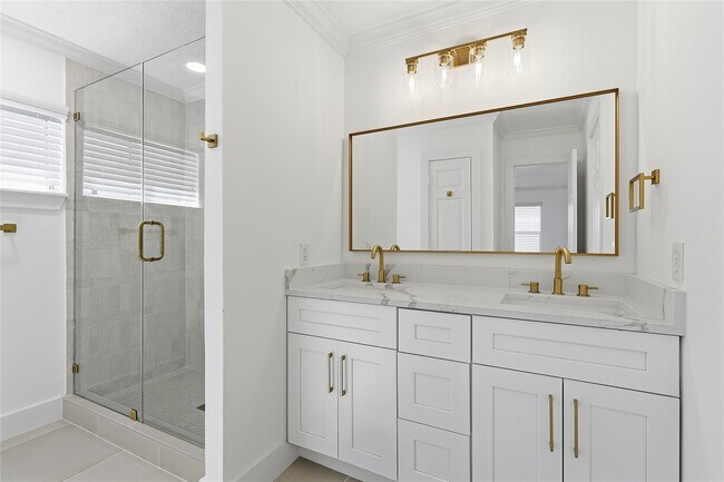 Building Photo - 1135 Eden Park Ln