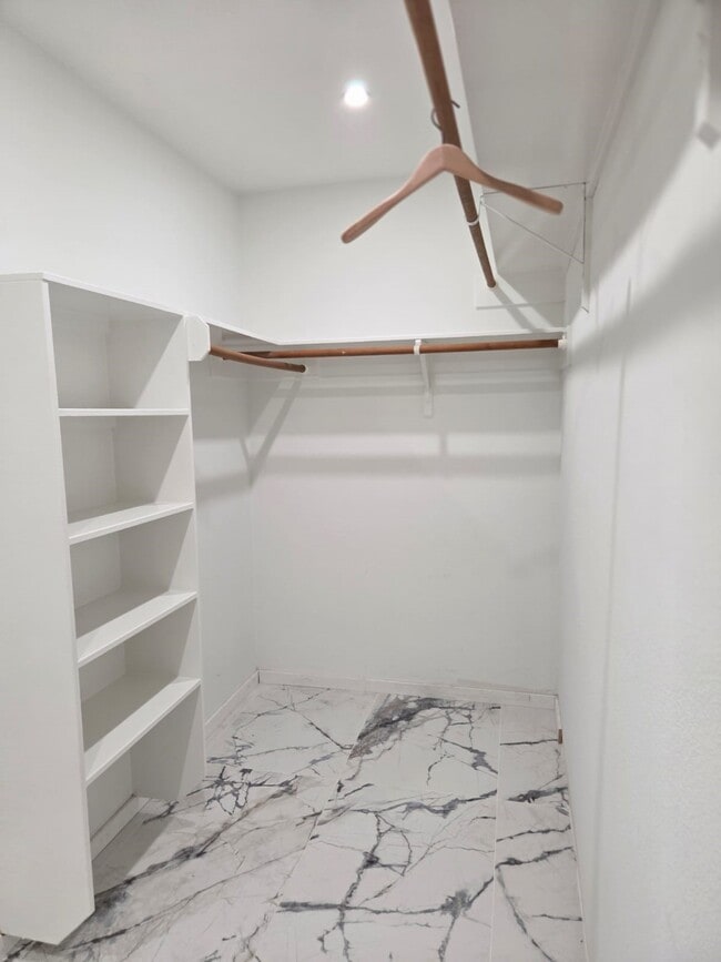 Building Photo - 7019 Brody Ln