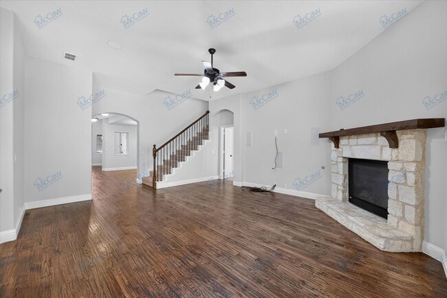 Building Photo - 911 Birchwood Dr