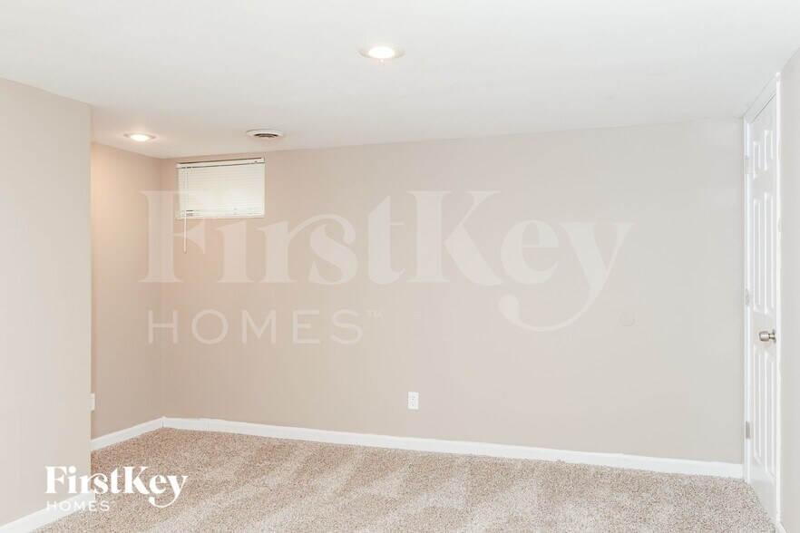 Building Photo - 2112 Farthing Ct