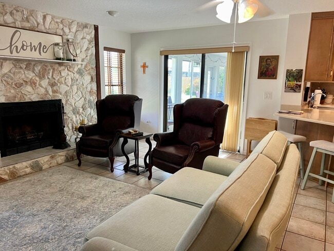 Building Photo - 410 Rio Casa Dr S