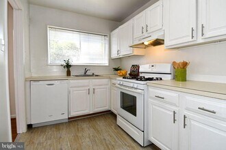 Building Photo - 10637 Montrose Ave