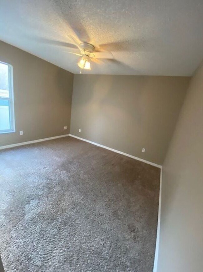 Building Photo - Magnolia Oaks Ridge in Apopka