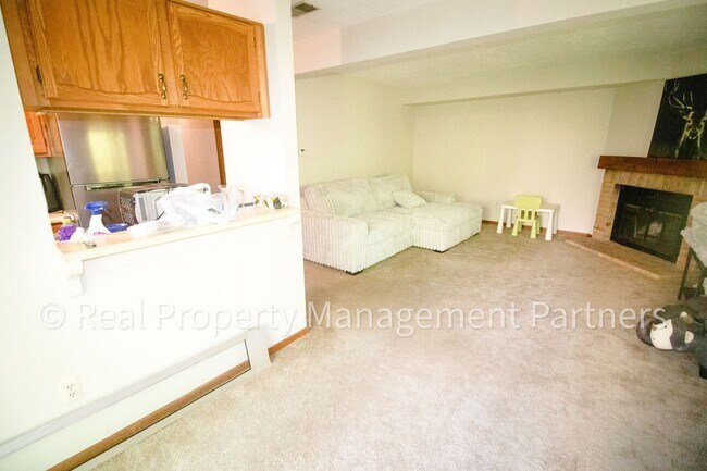 Building Photo - 2 Bed, 1 Bath Lower-Level Unit with Garage Parking and Trail Access