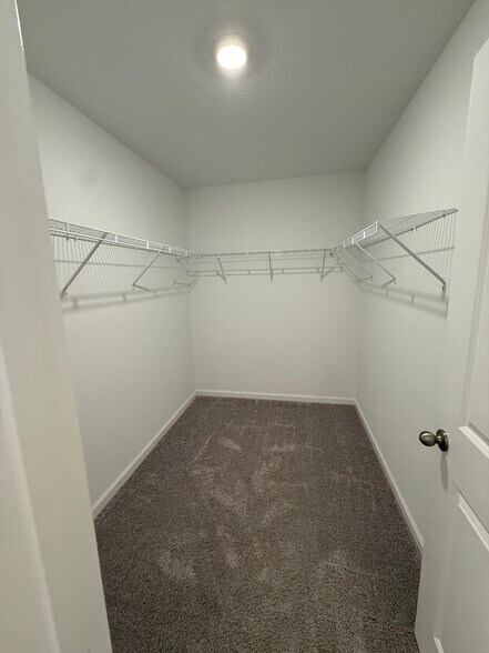 Master Closet - 6206 Daerr Ridge St