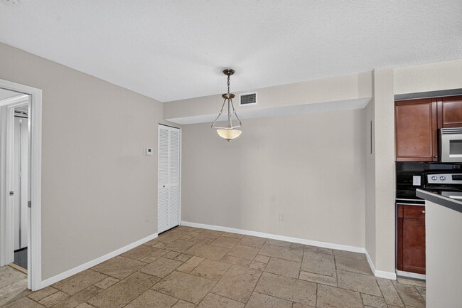 Building Photo - 160 Yacht Club Way