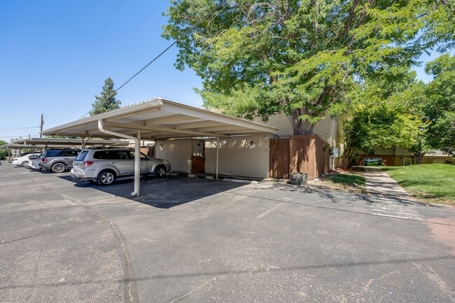 Building Photo - 2 Bedroom 2.5 Bath Townhome in Southeast D...