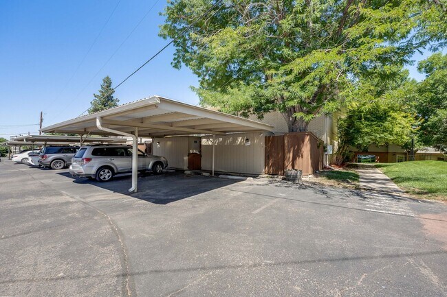 Building Photo - Updated 2BD Townhome | Private Patio | Community Amen