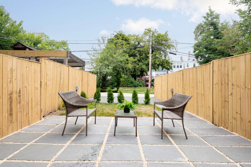 Building Photo - 771 18th St NE