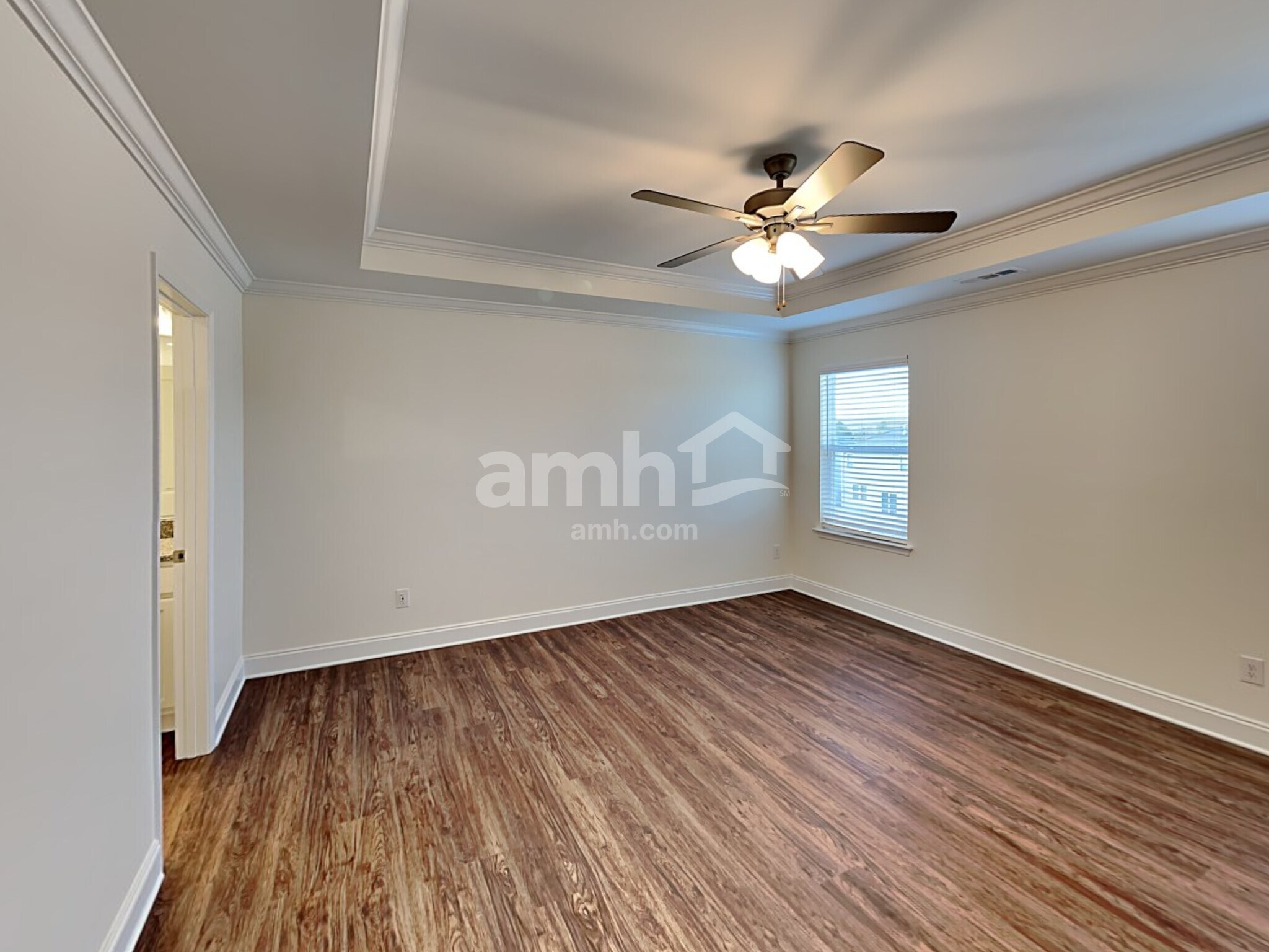 Building Photo - 1320 Lomond Dr