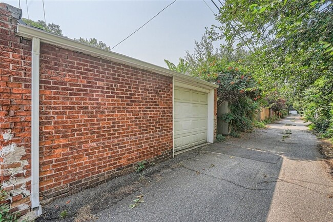 Building Photo - Amazing Location! 7th Avenue Historic Dist...
