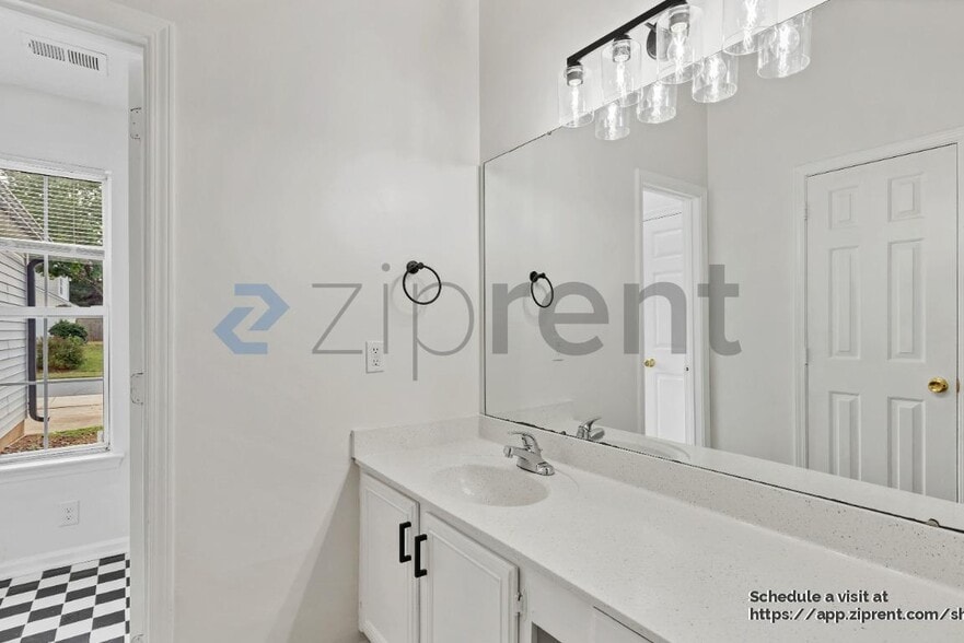 Building Photo - 4711 Avalon Forest Ln