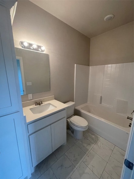 Building Photo - 2829 Peony Dr