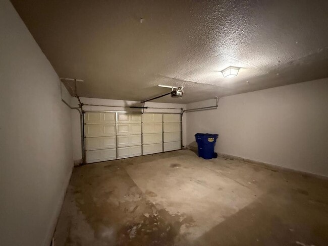 Building Photo - 808 W Elder Dr