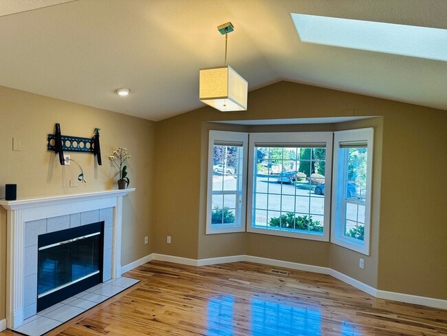 Building Photo - Charming Fisher's Landing Home