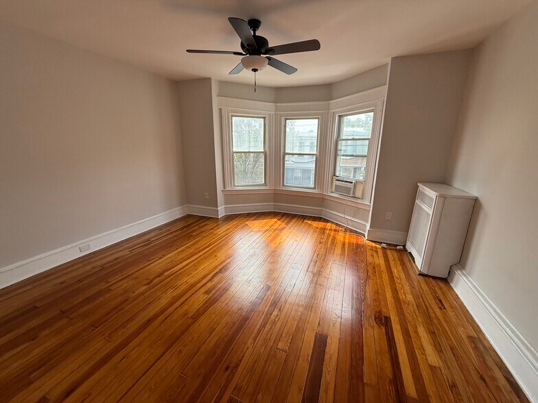 Building Photo - 5271 Ridge Ave
