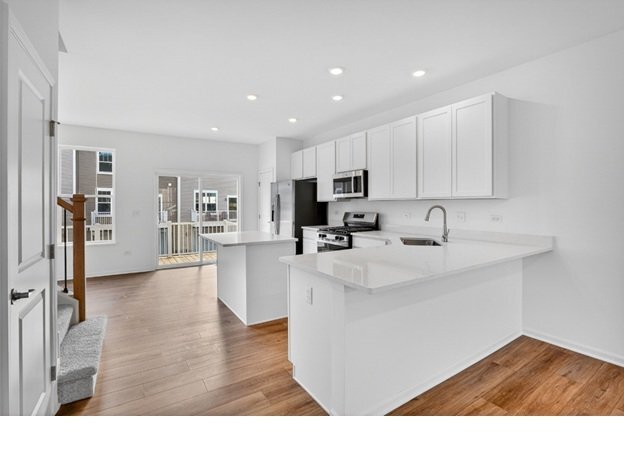 Building Photo - 422 Red Oak Cir