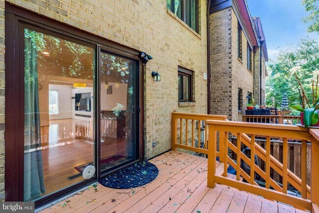 Building Photo - 2990 Borge St