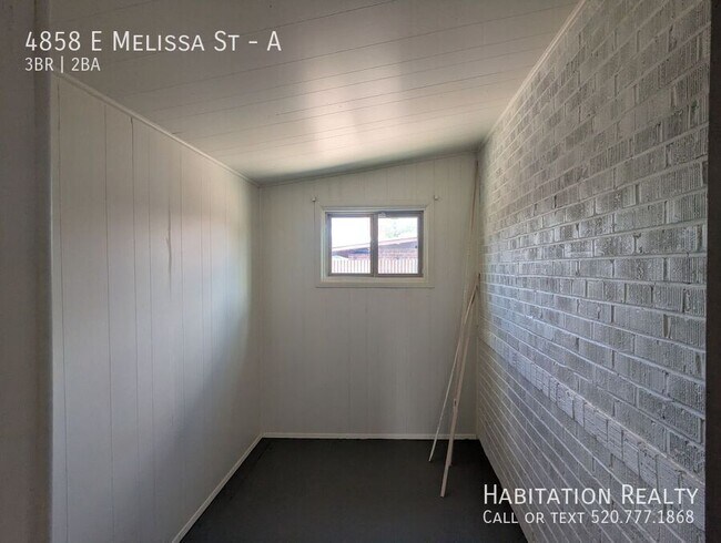 Building Photo - 4858 E Melissa St