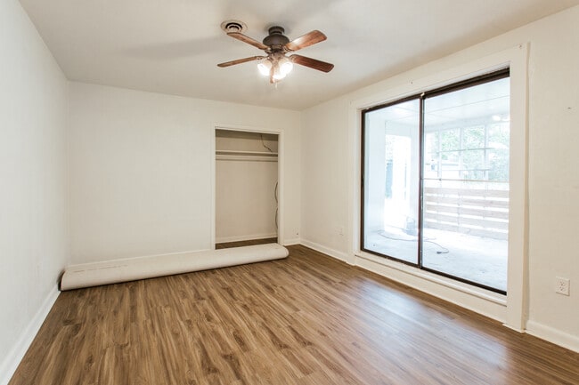 Building Photo - 255 Sunset Dr