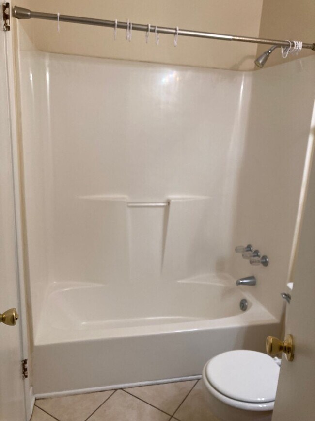 Building Photo - 695 Lloyd St