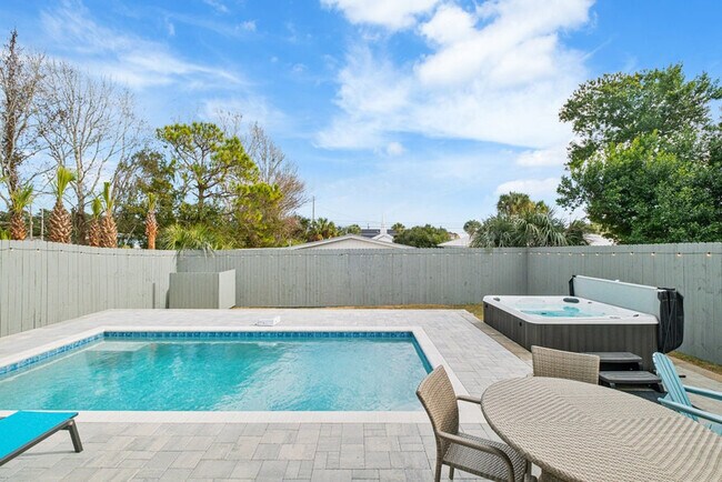 Building Photo - 238 Oleander Dr