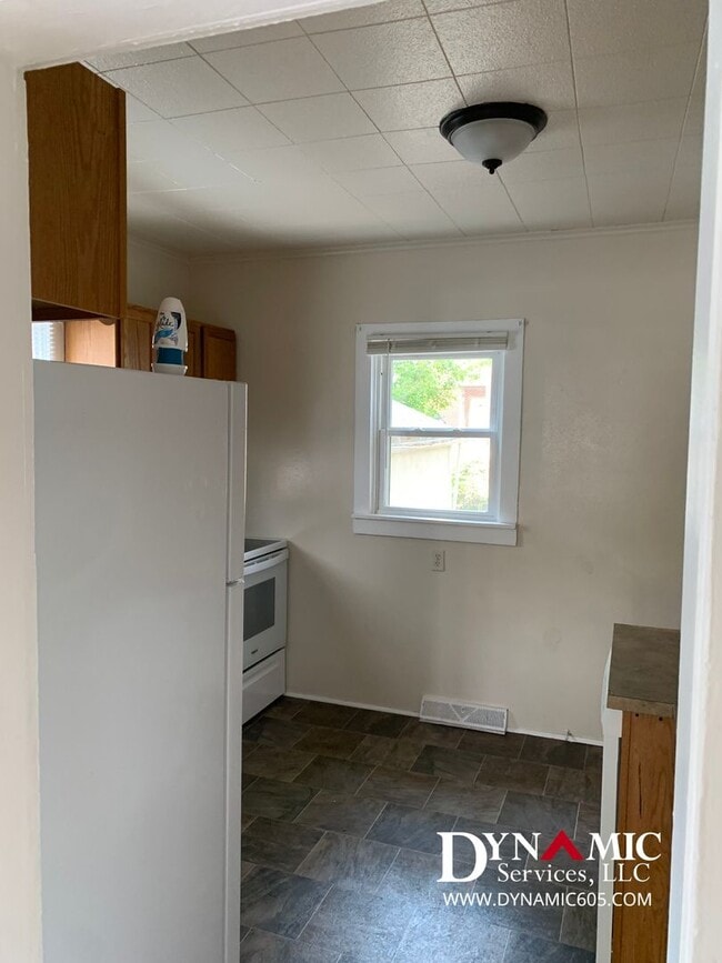 Building Photo - 2409 S Norton Ave