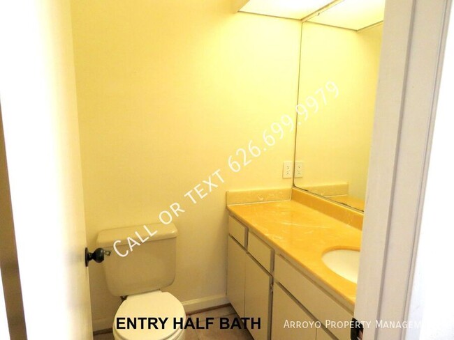 Building Photo - 617 Cabrillo Villas
