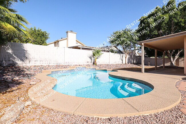 Building Photo - 1105 N Quail