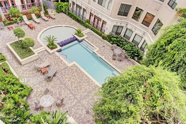 Building Photo - 1901 Post Oak Blvd