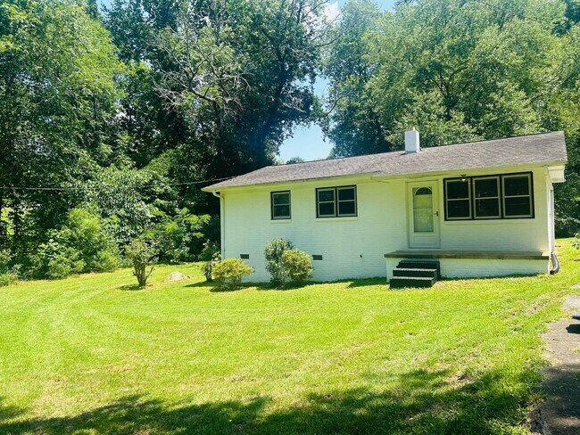 Building Photo - Newly Remodeled Home | Pet-Friendly | Room...