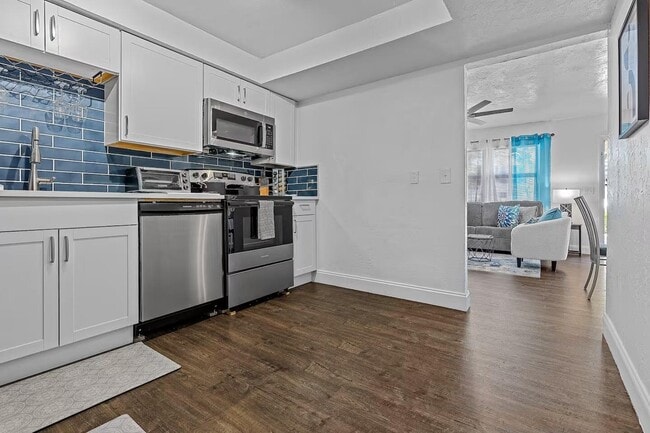 Building Photo - 101 NE 4th St