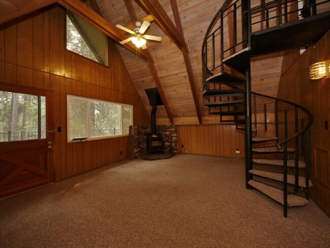 Building Photo - 16870 Alpine Dr