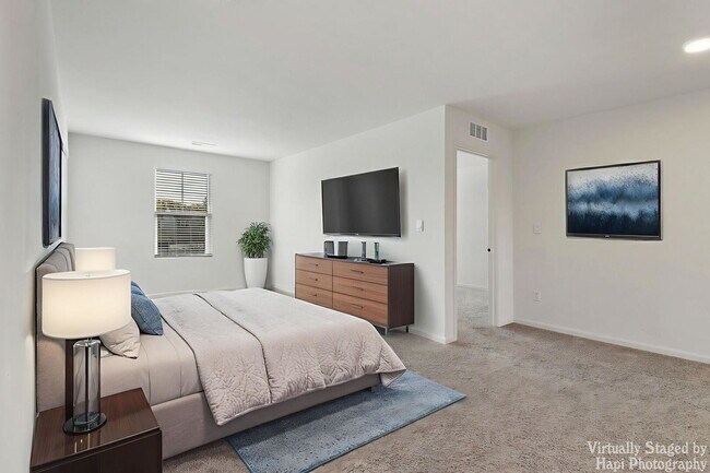 Building Photo - 2029 Magnolia Ln