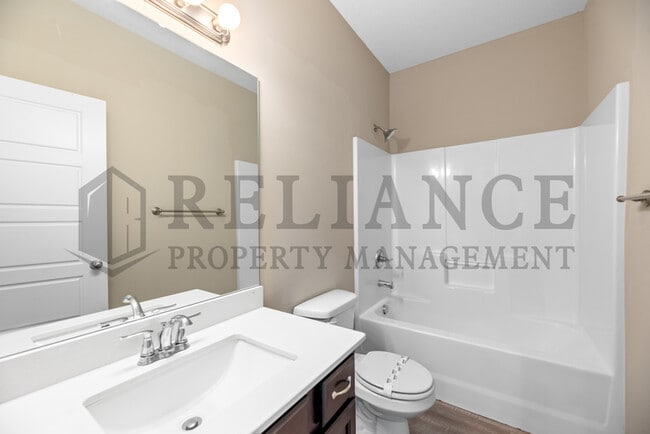 Building Photo - 5507 S Victoria St