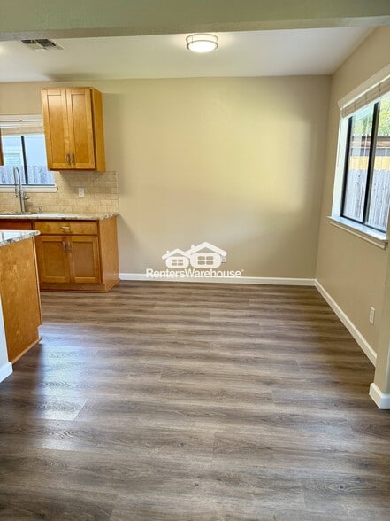 Building Photo - 3814 Stonecroft Dr