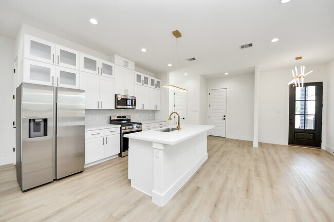 Building Photo - 3508 Omega St