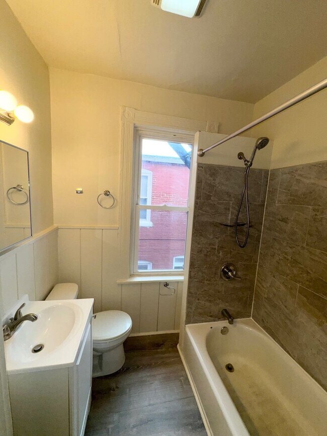 Building Photo - CHRI438